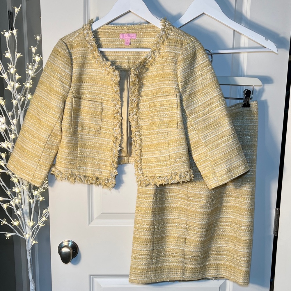 Lilly Pulitzer Gold And Pearl Tweed Jacket And Skirt Suit size 6 and 4.